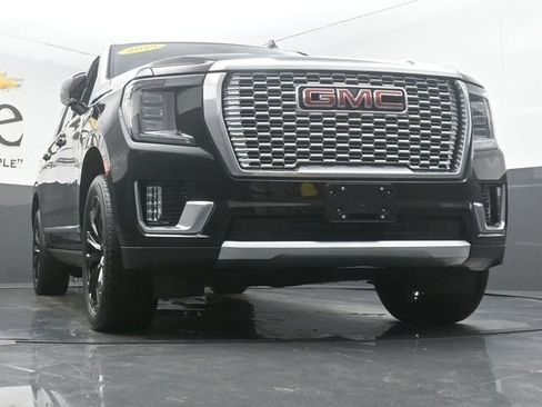 Used 2023 GMC Yukon XL Denali AWD/4WD image 3