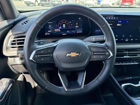 Used 2026 Chevrolet Traverse LT FWD image 11