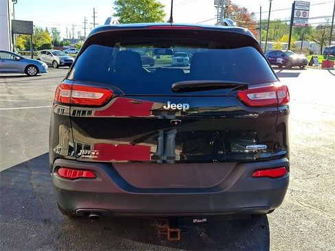 Used 2018 Jeep Cherokee Latitude image 5