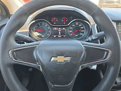 Used 2017 Chevrolet Cruze LS FWD image 15