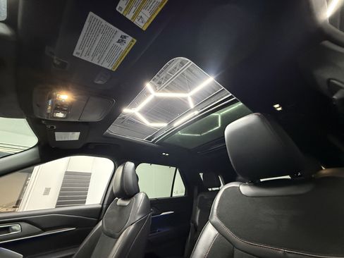 Used 2025 Ford Explorer ST image 5