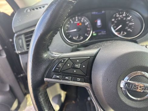 Used 2018 Nissan Rogue SL w/ Premium Package image 13