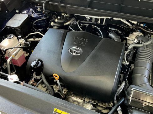 Used 2022 Toyota Highlander XLE image 32