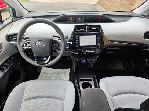 Used 2020 Toyota Prius LE image 10