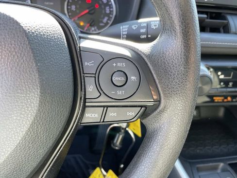 Used 2020 Toyota RAV4 LE image 18