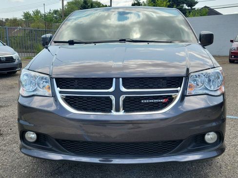 Used 2019 Dodge Grand Caravan SE FWD image 3