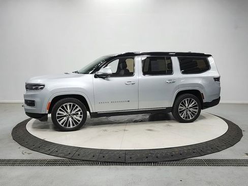 Used 2022 Jeep Grand Wagoneer Series III AWD/4WD image 4