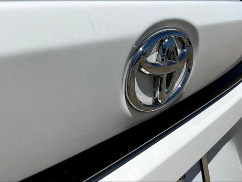 Used 2021 Toyota Corolla LE FWD image 31