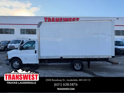Used 2018 GMC Savana 3500 Work Van w/ Power Convenience Package image 2
