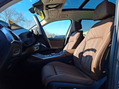 Used 2025 BMW X7 xDrive40i w/ Premium Package image 13