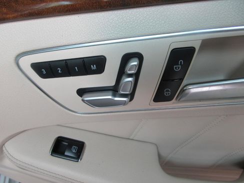 Used 2014 Mercedes-Benz E 550 4MATIC Sedan image 24