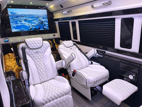 Used 2024 Mercedes-Benz Sprinter 3500 image 30