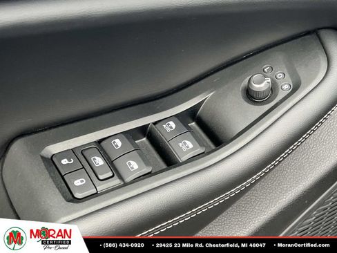 Used 2024 Jeep Grand Cherokee Limited w/ Black Appearance Package AWD/4WD image 15