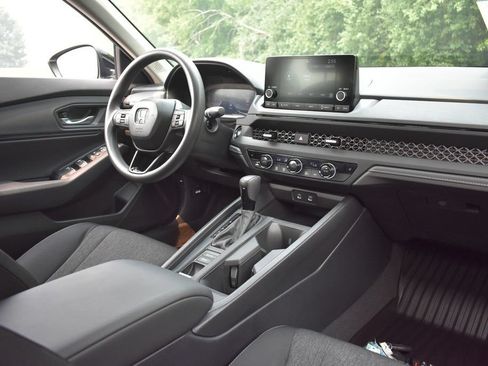 Used 2025 Honda Accord SE image 33