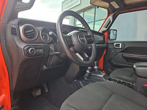 Used 2018 Jeep Wrangler Unlimited Sport S AWD/4WD image 32