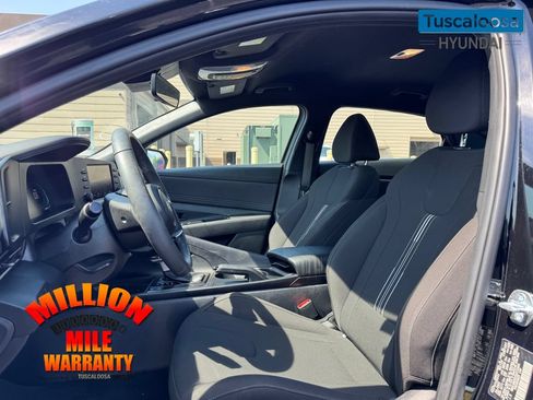 Used 2025 Hyundai Elantra Sport FWD image 10