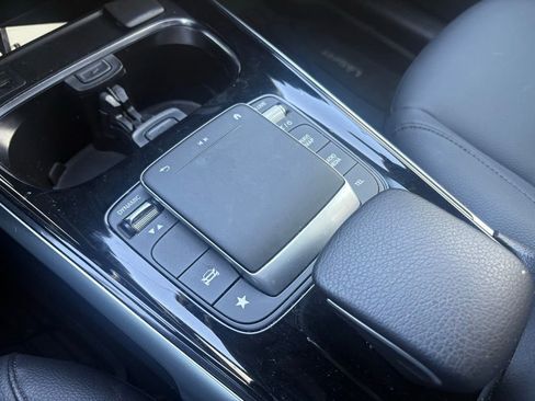 Used 2022 Mercedes-Benz GLB 250 image 24