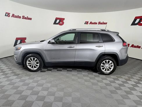 Used 2020 Jeep Cherokee Latitude FWD image 3