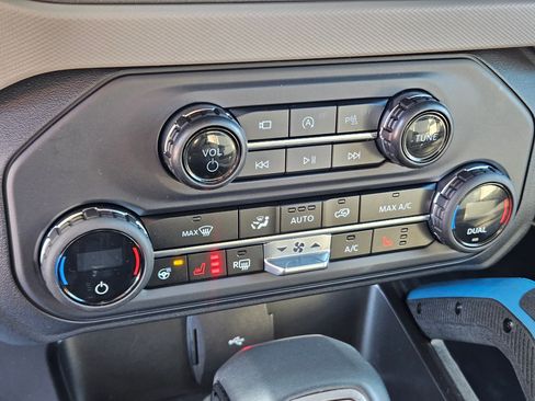 Used 2024 Ford Bronco Wildtrak AWD/4WD image 27