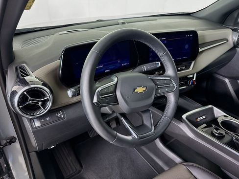 Used 2026 Chevrolet Equinox LT w/ Convenience Package II image 9