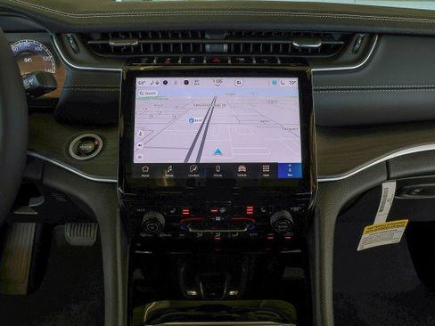 New 2025 Jeep Grand Cherokee Limited w/ Black Appearance Package image 13