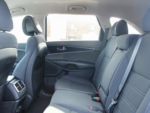 Used 2016 Kia Sorento LX image 31