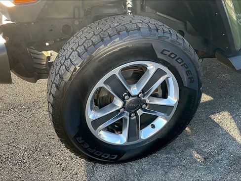 Used 2021 Jeep Wrangler Unlimited Sahara AWD/4WD image 11