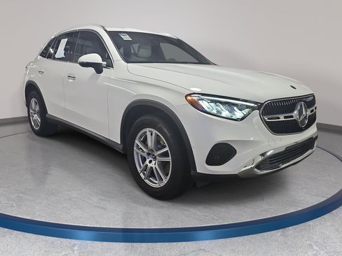 Used 2025 Mercedes-Benz GLC 300 4MATIC image 4