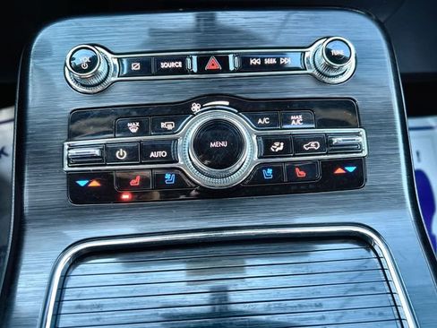 Used 2021 Lincoln Nautilus Reserve image 18