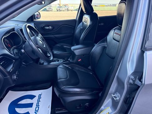 Used 2020 Jeep Cherokee Trailhawk AWD/4WD image 11