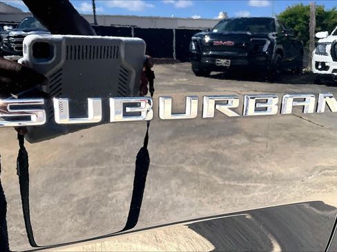 Used 2023 Chevrolet Suburban LS RWD image 10