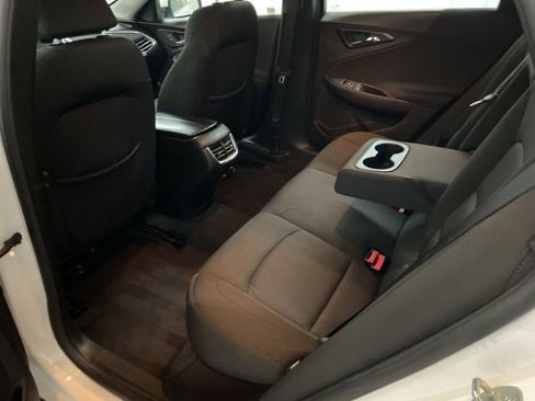 Used 2018 Chevrolet Malibu LT image 19