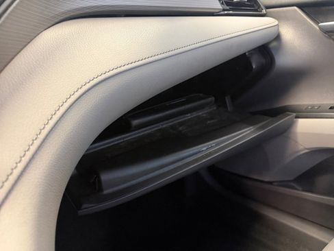 Certified 2019 Toyota Camry SE FWD image 35