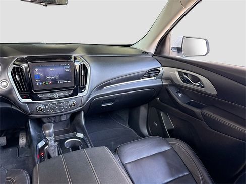 Used 2021 Chevrolet Traverse RS image 28