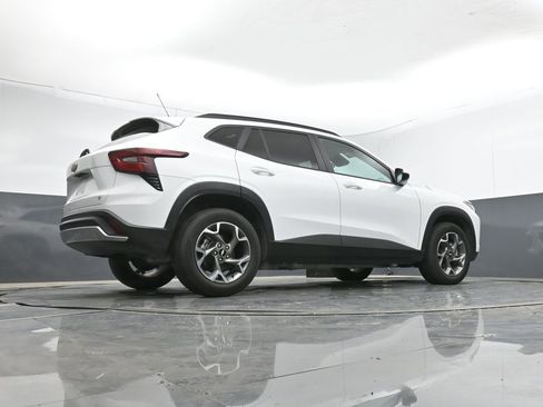 Used 2025 Chevrolet Trax LT image 39