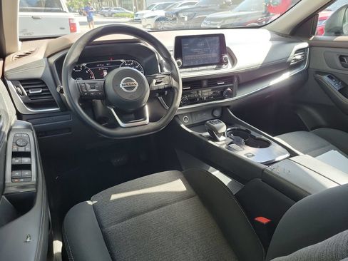 Used 2021 Nissan Rogue S FWD image 12