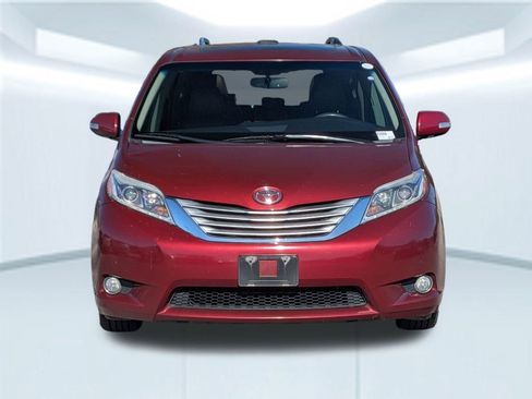 Used 2015 Toyota Sienna XLE image 11
