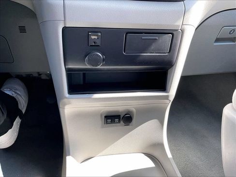 Used 2019 Toyota Sienna L w/ Carpet Mat Package FWD image 23