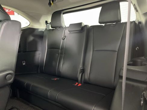 Certified 2023 Toyota Highlander XLE image 16