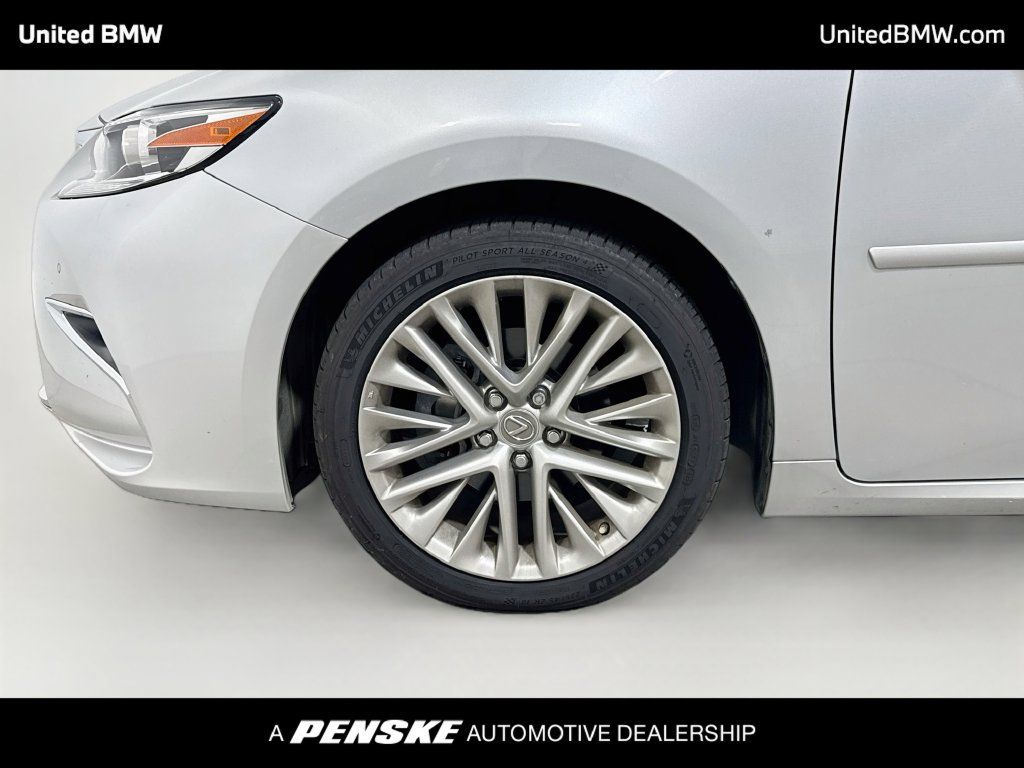 Used 2016 Lexus ES 350 w/ Ultra Luxury Package FWD image 9
