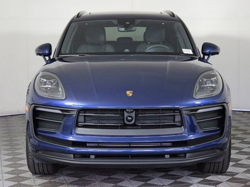 Used 2025 Porsche Macan image 11
