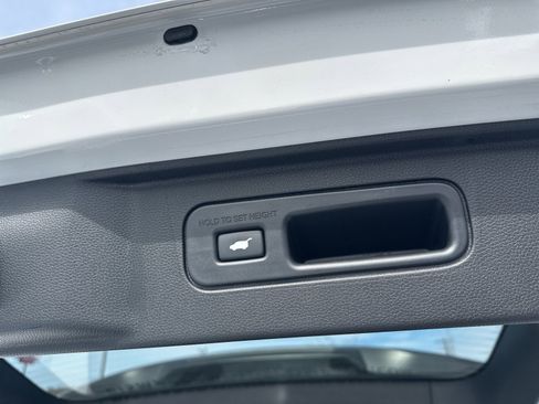 Used 2025 Honda Pilot EX-L image 35