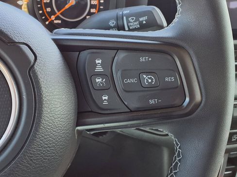 Used 2025 Jeep Gladiator Sport AWD/4WD image 22