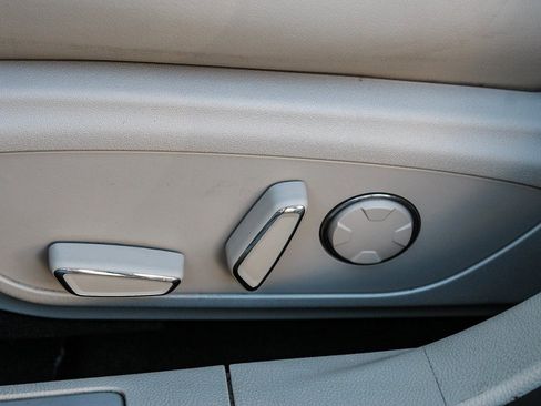 Used 2019 Lincoln MKZ Reserve w/ Reserve Plus Package image 23