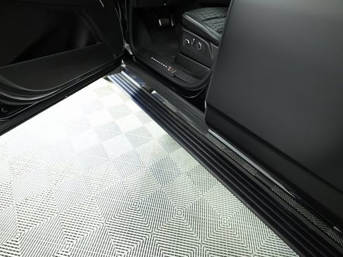 Used 2024 Cadillac Escalade V w/ LPO, ONYX Package image 20