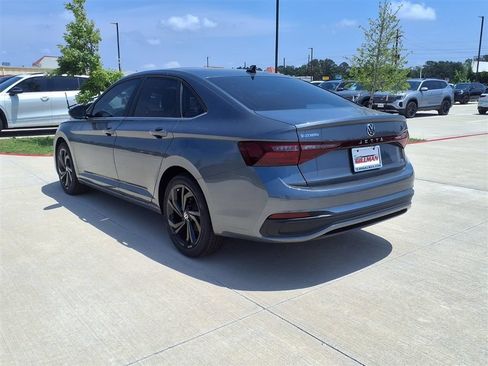 New 2026 Volkswagen Jetta SE FWD image 6