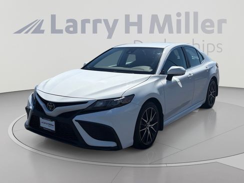 Used 2024 Toyota Camry SE FWD image 1