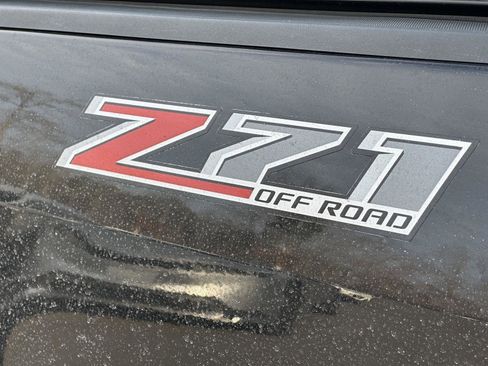 Used 2017 Chevrolet Colorado Z71 w/ LPO, Gearon Divider Package image 12