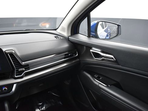 Used 2025 Kia Sportage EX w/ Premium Package image 16