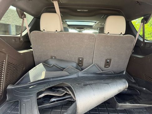 Used 2023 GMC Yukon XL SLT w/ SLT Luxury Package RWD image 25